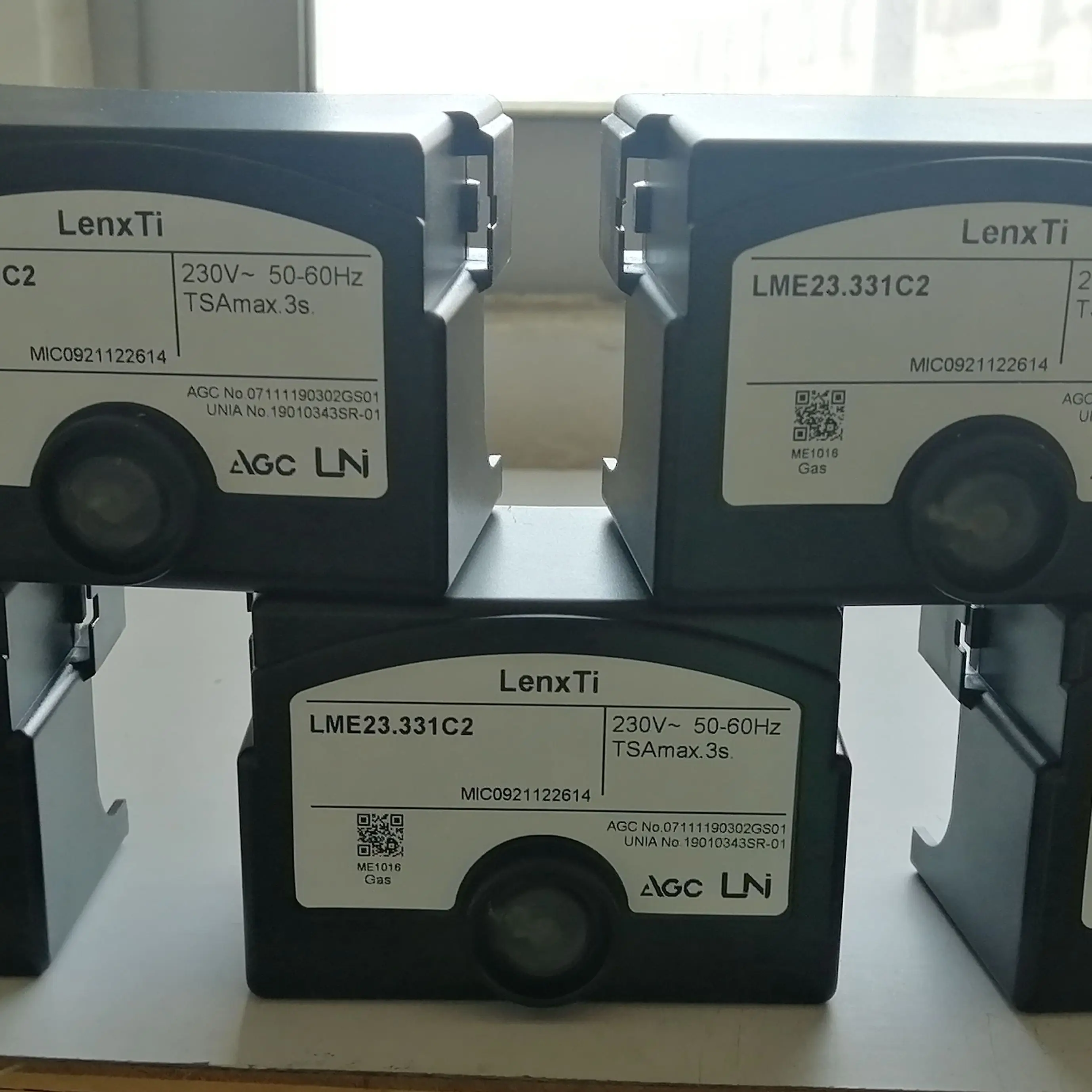 LME23.331C2 -LGB32.330A27 Burner control, 2-stage, QRB/QRC, t1=30s, TSA=3s, actuator 12s, AC230V