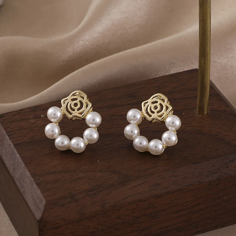 

Camellia Flower Ear Studs White Pearl Stud Earrings Hollow Jewelry Accessories Gifts Women Metal Pendant Party Romantic