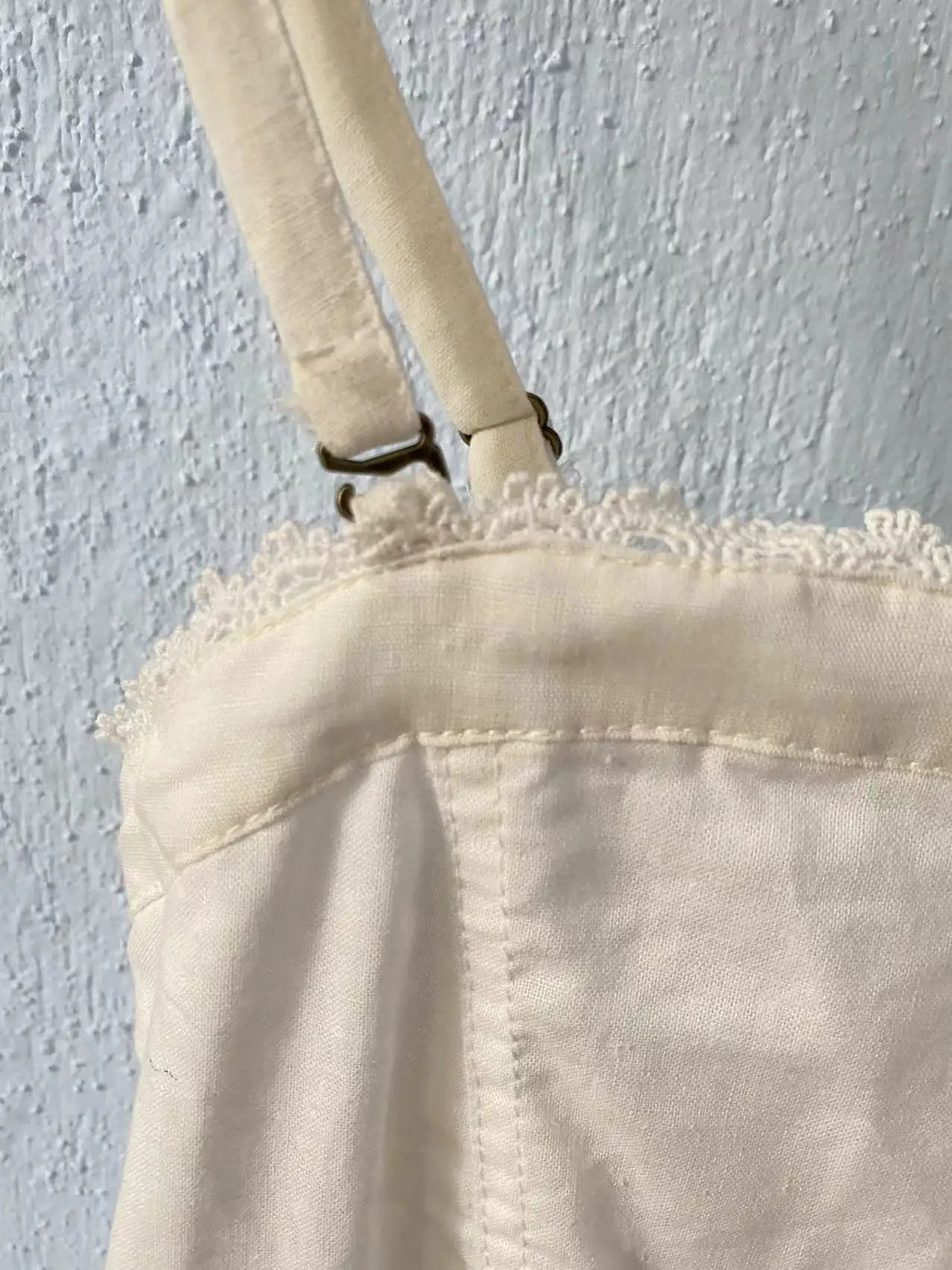 Женское платье на бретельках из хлопка и льна