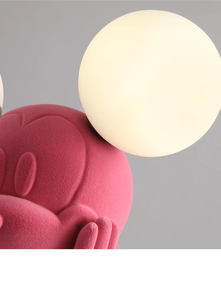 Детская комната девочка теплая спальня прикроватная настенная лампа мультяшная