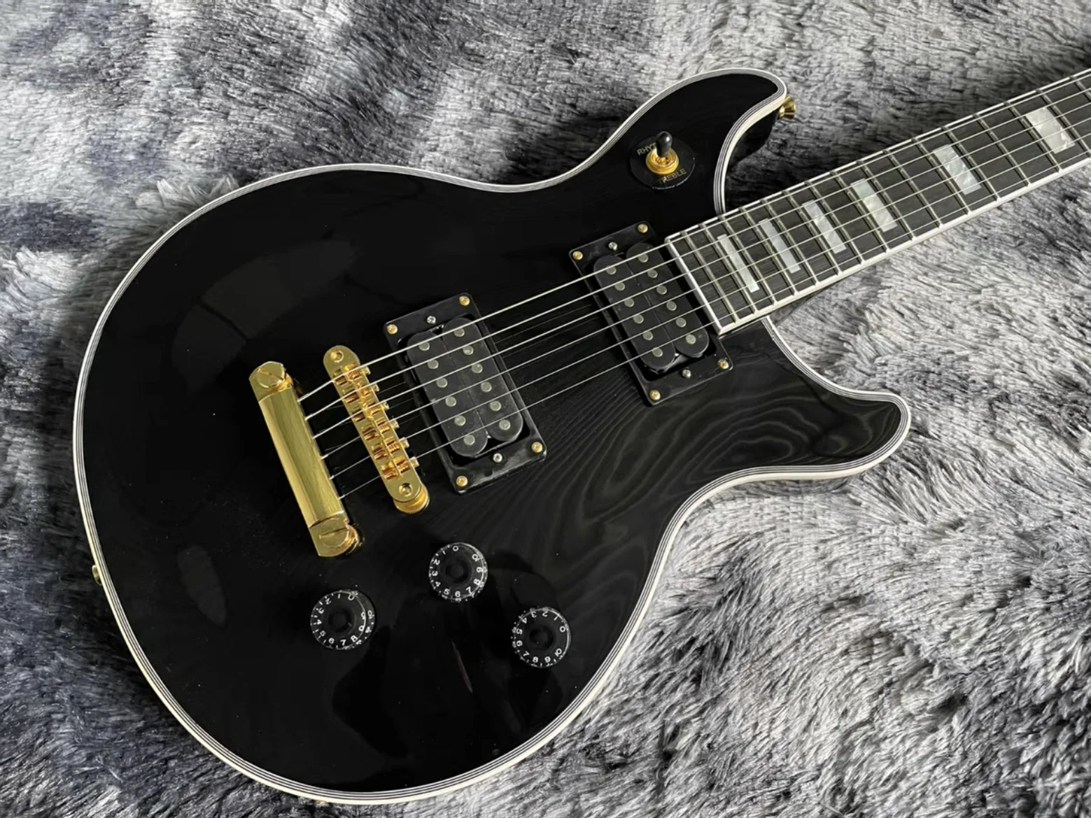 

Guitar, 22 products, rosewood fingerboard, gold accessories, black high-quality electric guitar