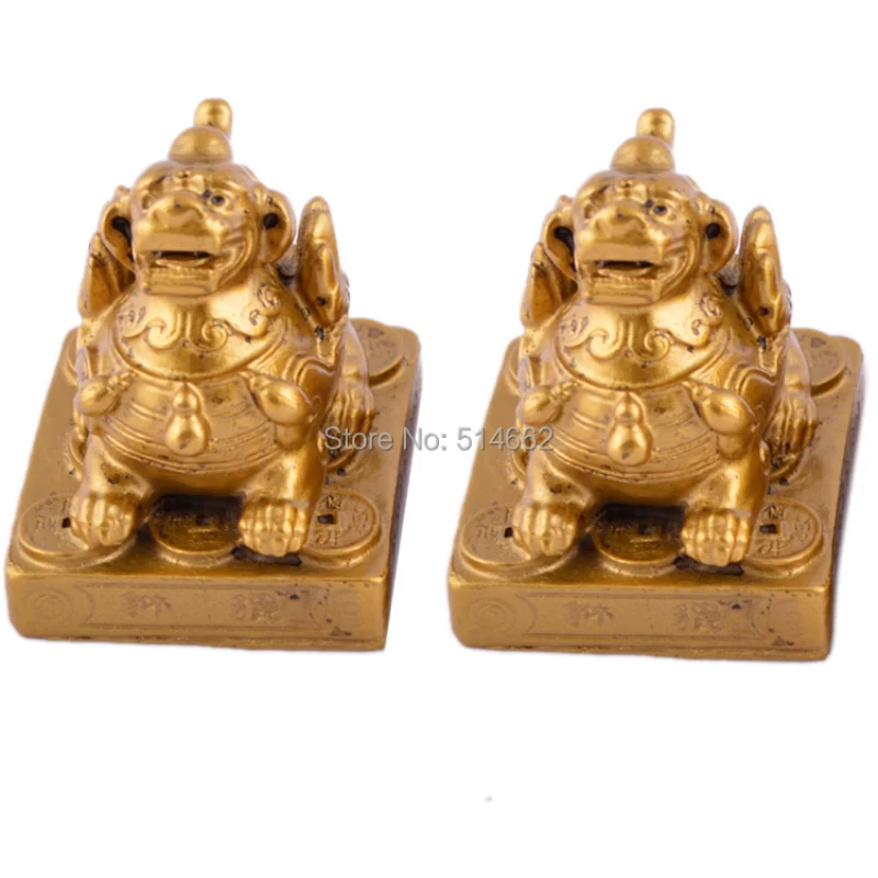 

A Pair of Small Feng Shui Protective Pair Pi Yao For Wealth Luck pi xiu decoration J1027