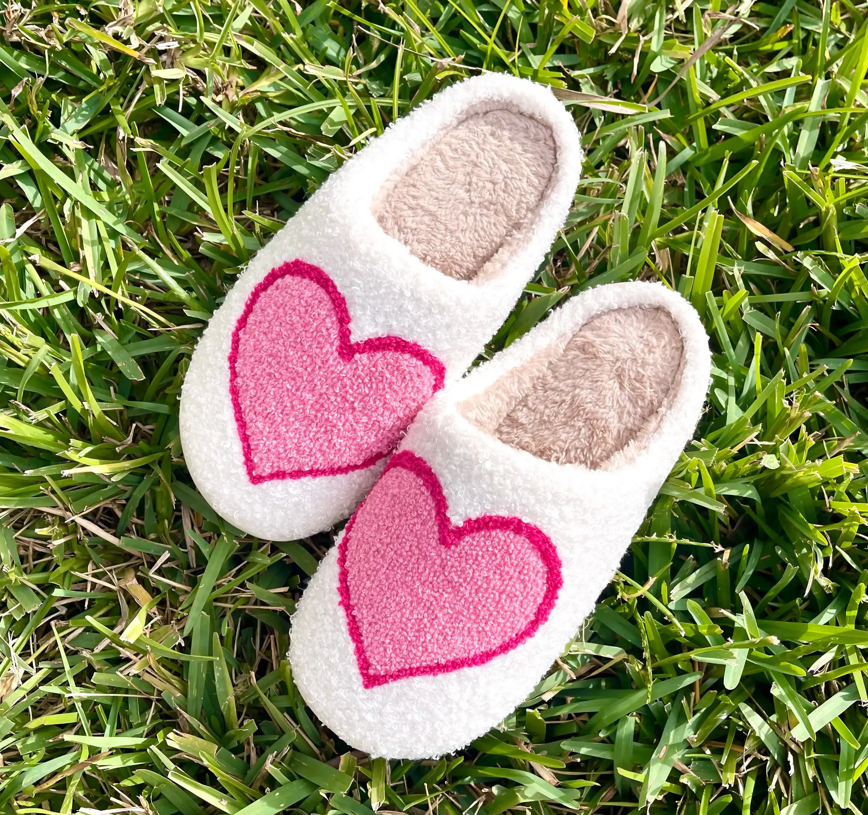 Тапочки пушистые с сердечками домашняя хлопковая обувь подарок на день матери