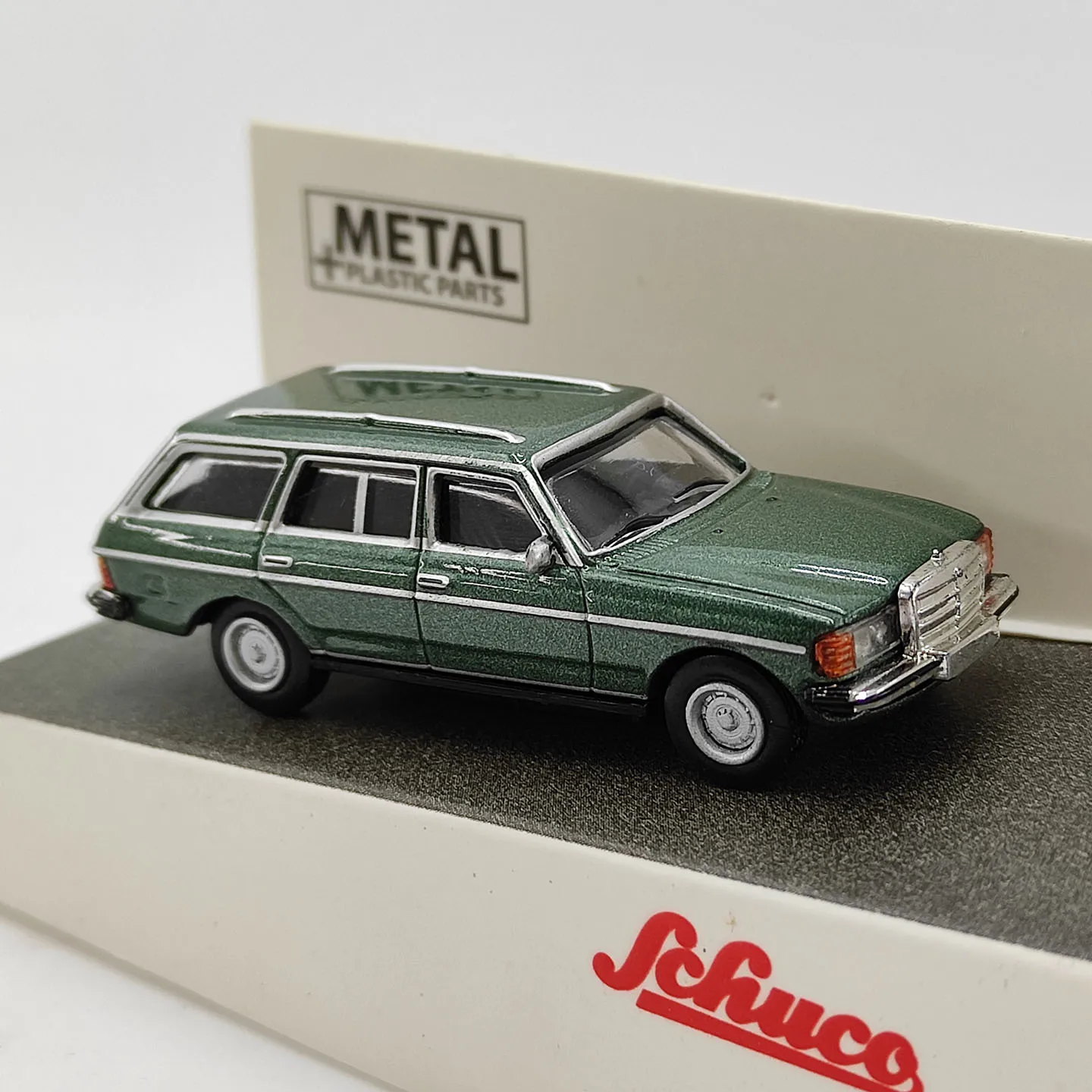 Фото Модель автомобиля Mercedes-Benz 280TE из литого металла, масштаб 1:87, зеленый цвет, бренд SCHUCO №1