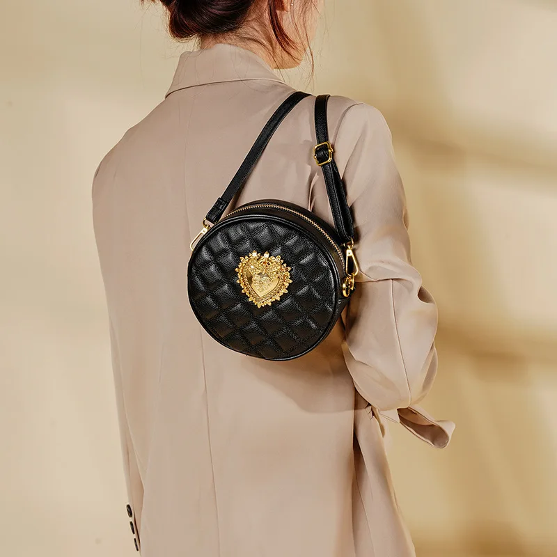 

2023 New Fashion Star Women's Brand Shoulder Bags with Luxury Golden Peach Heart Bow Design Ladies Mini Circular Crossbody Bag