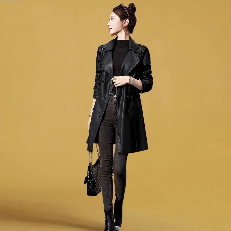 Женская кожаная длинная приталенная ветровка из искусственной кожи куртка