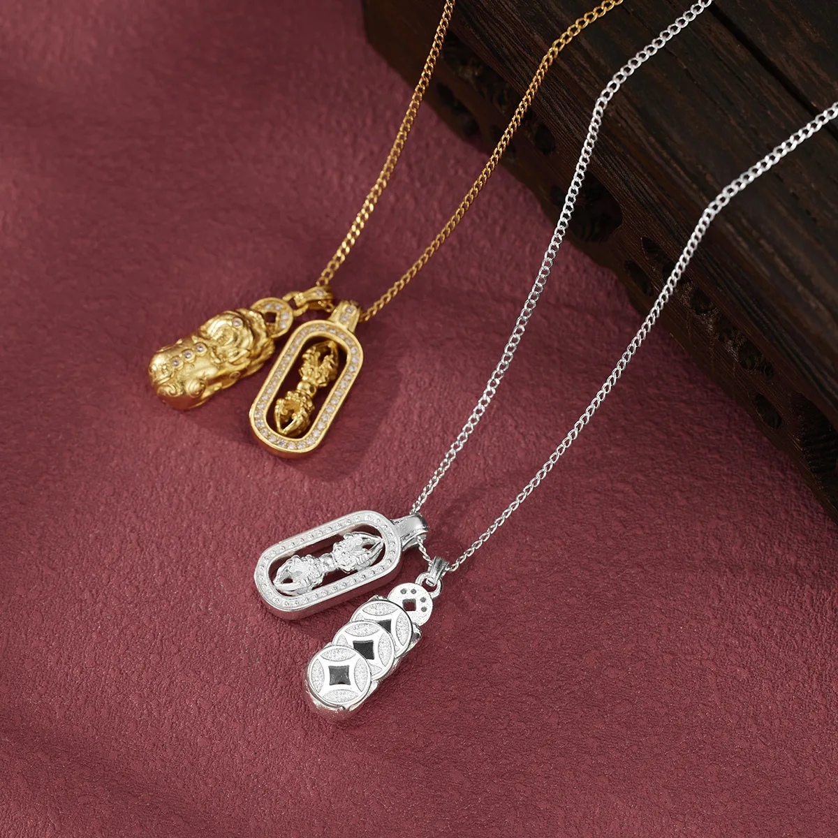 Серебряное ожерелье с бриллиантом Pixiu