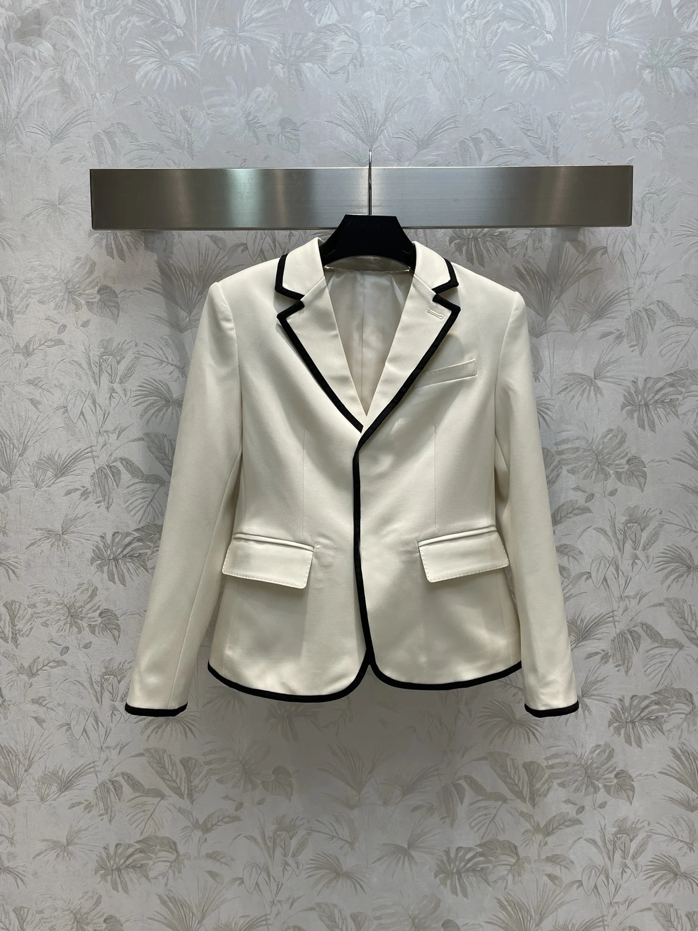 

Early autumn new color color bag suit, basic suit neckline black and white color bag classic two button version8.3