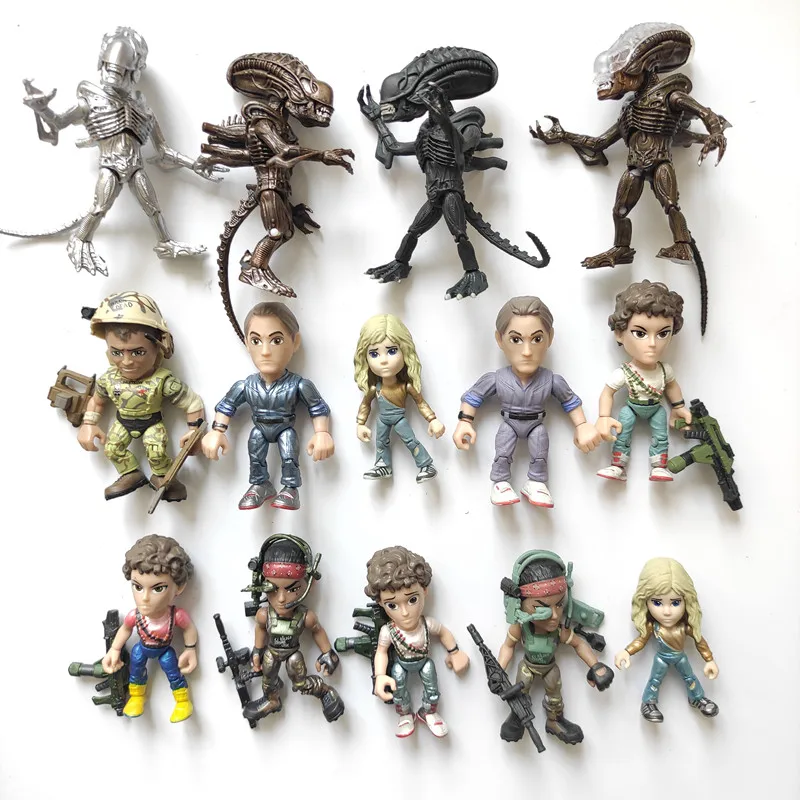 игрушка для кошки. дракула юниверсал. купить фигурку короля ночи. фигурки настоящие. статуэтка сумоиста.