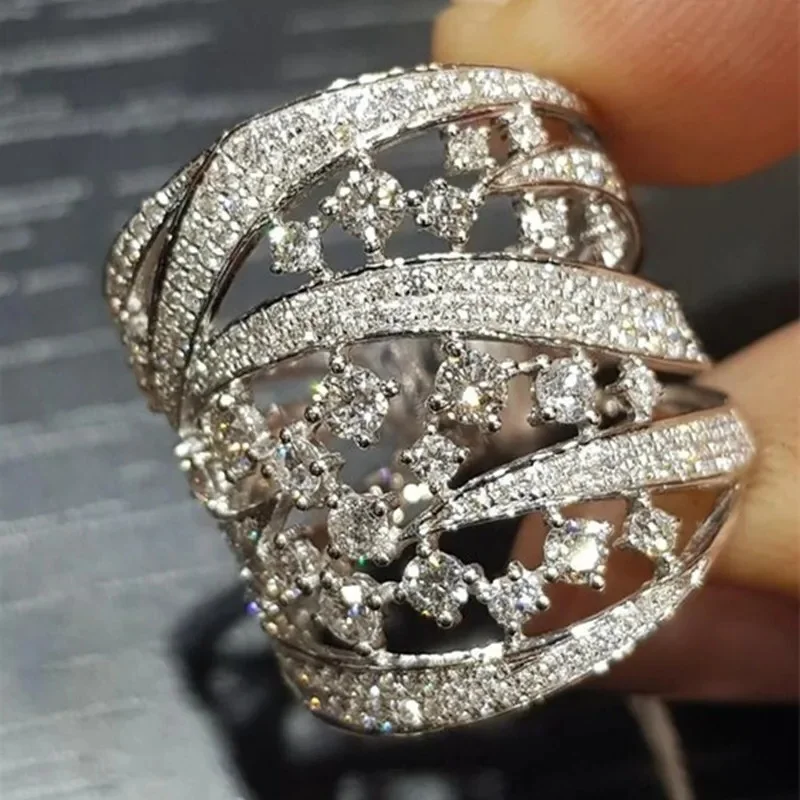 Женское кольцо с кубическим цирконием