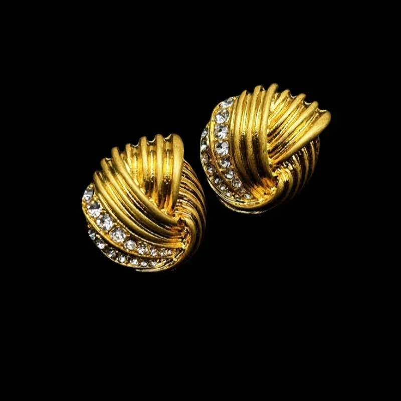 Винтажные стильные позолоченные серьги с перегравированной спиральной