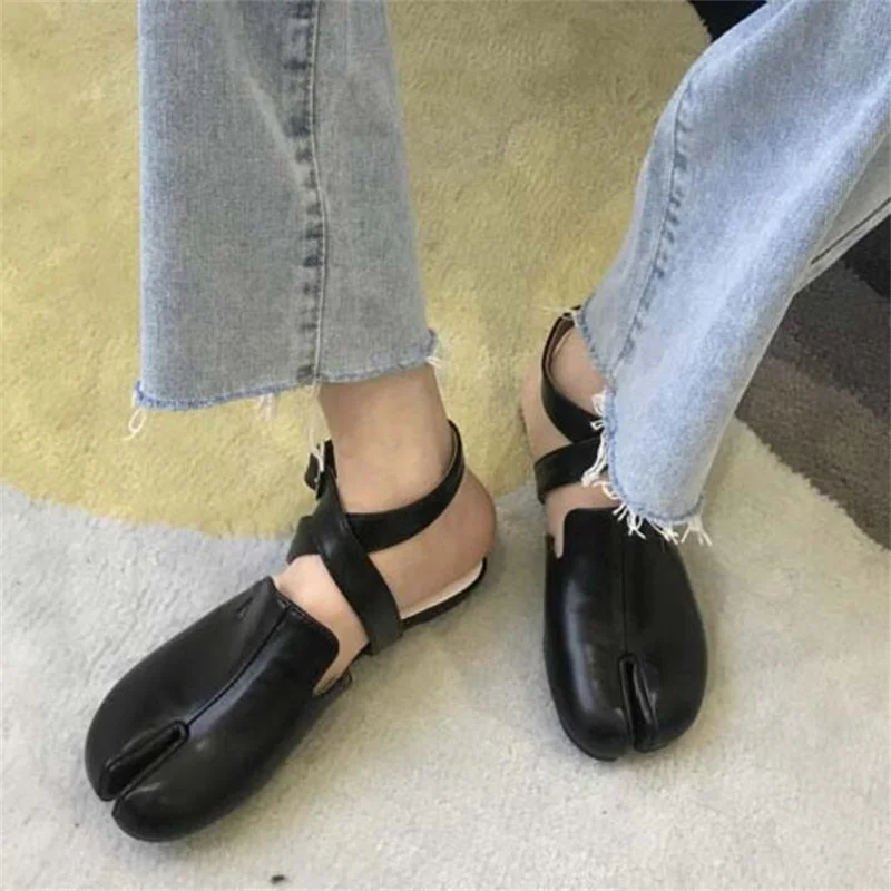 

Новинка Весна 2022 модные сандалии Baotou с разрезом на плоской подошве с перекрестными ремешками и пряжками корейские женские туфли Muller