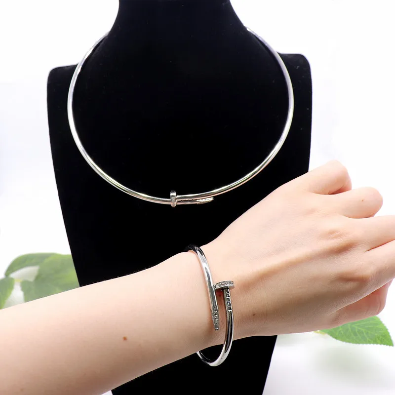 

European and American Fashion Smooth Nail Collar Bracelet