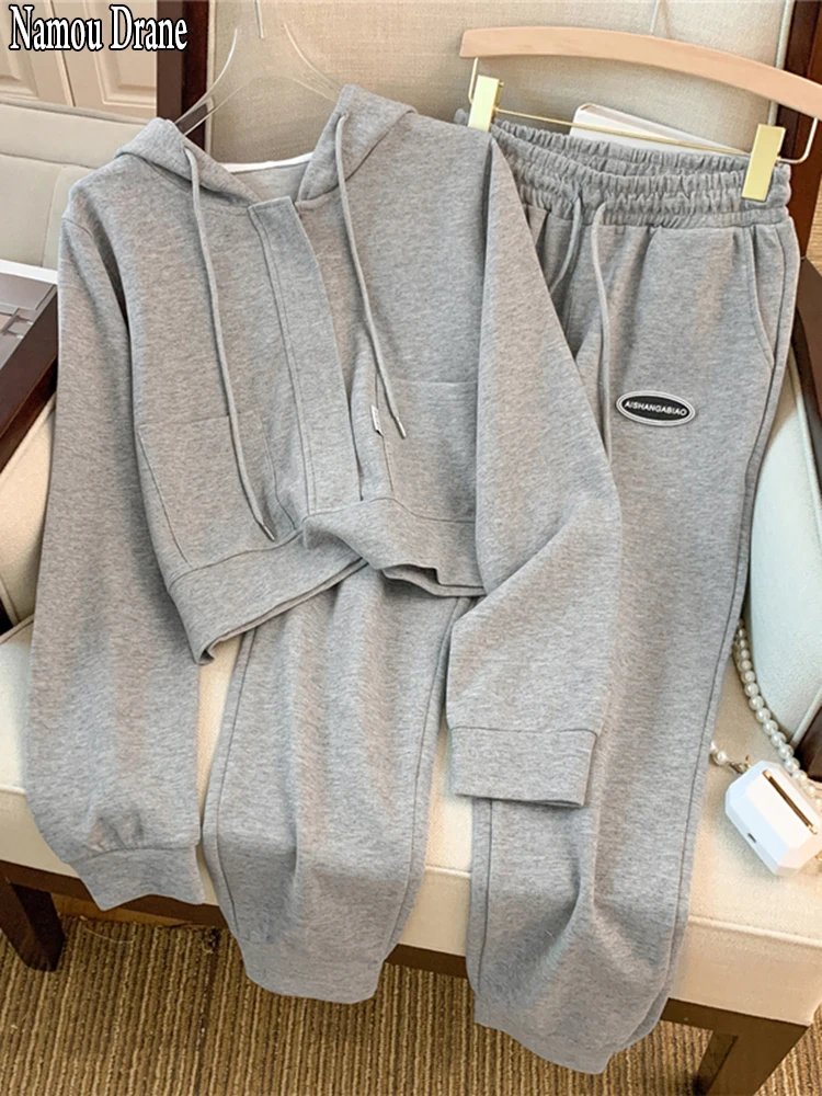 

Костюм спортивный Namou Drane Женский, Серый Свободный Повседневный Комплект из двух предметов, толстовка с капюшоном и штаны с высокой талией, на весну и осень