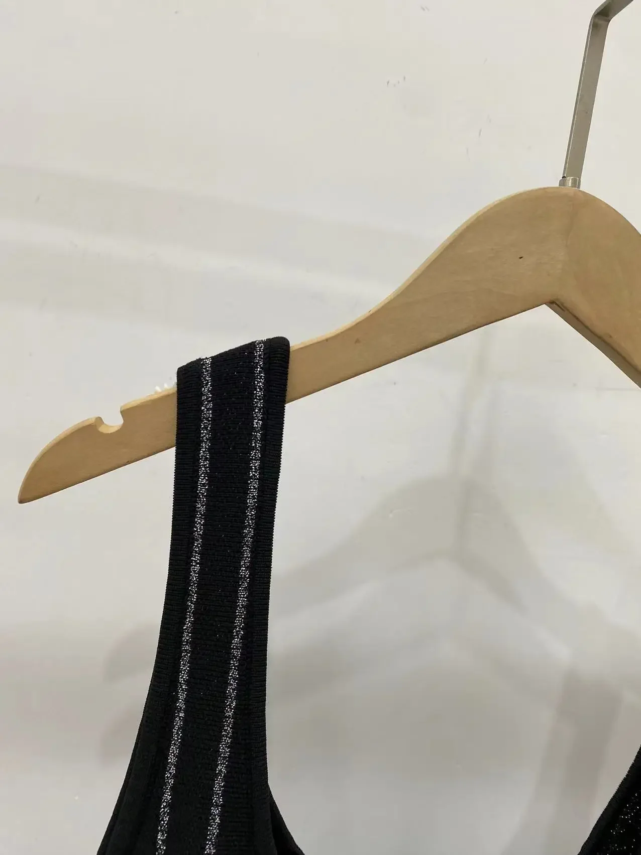 M французская ниша 2024 осенне-зимняя мода тонкая юбка в вертикальную полоску с