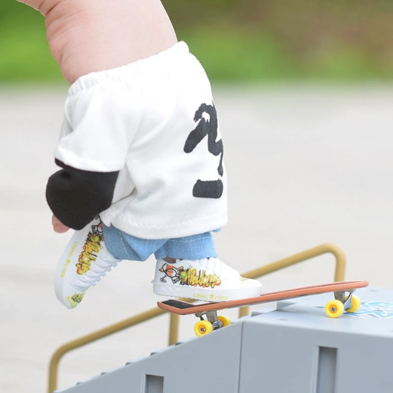 

Finger Skateboard Mini Finger Scooter Set with Finger Pants & Shoes for Kid