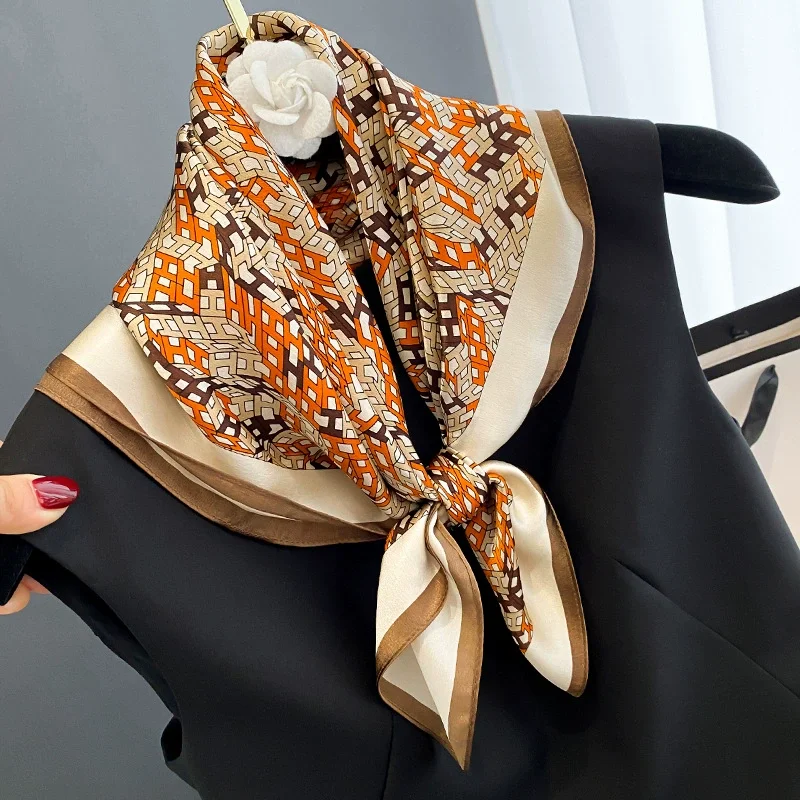 Квадратный шелковый шарф