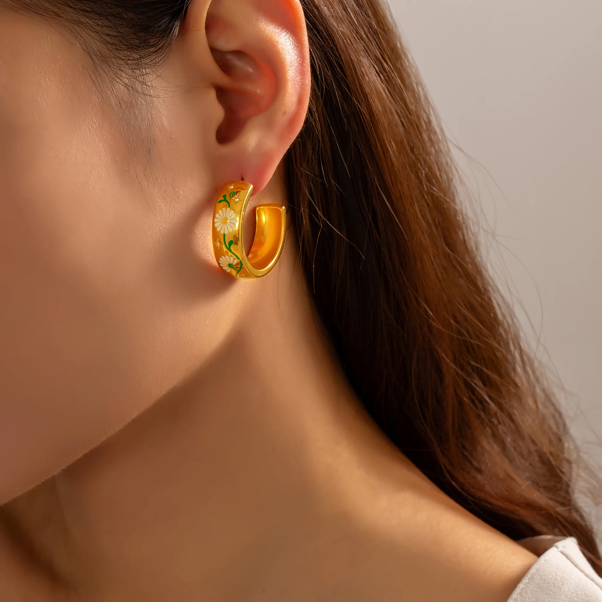 Liora модные серьги-кольца из нержавеющей стали для женщин эмаль цветок ромашки