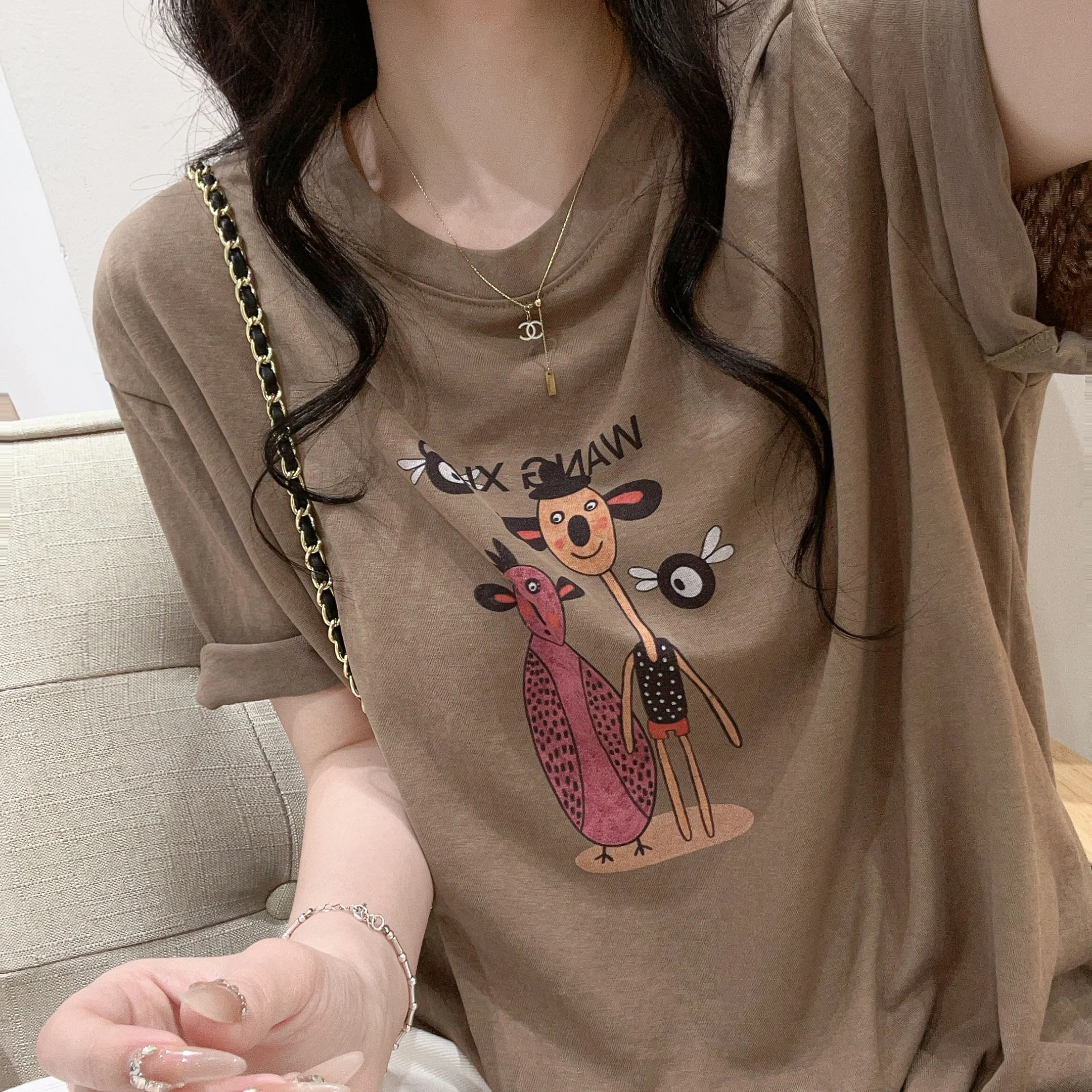 Розовая футболка с короткими рукавами и мультяшным принтом женская летняя