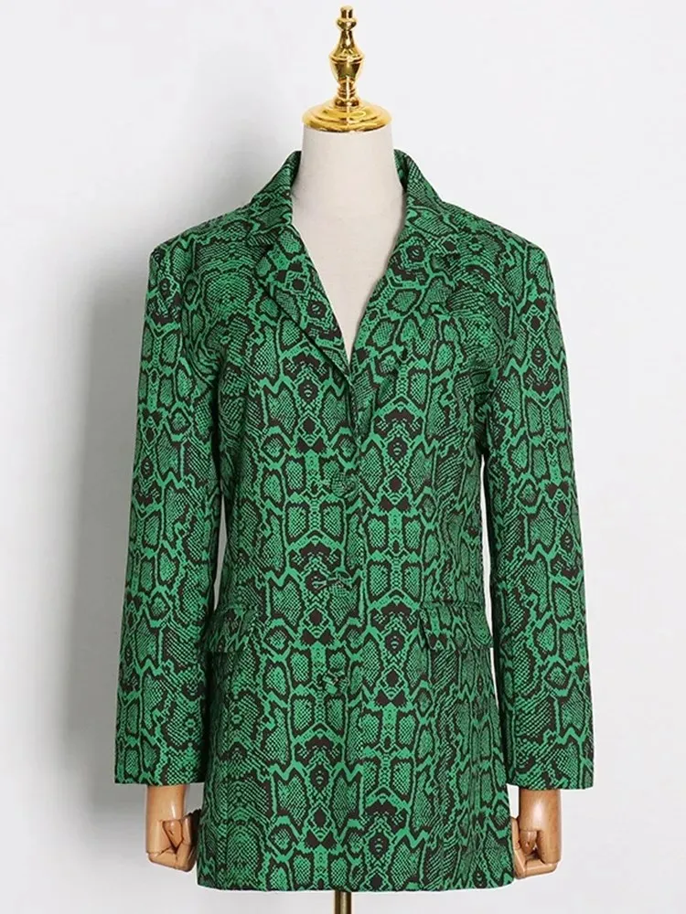 Рисунок 4 - Женский блейзер с принтом змеиной кожи