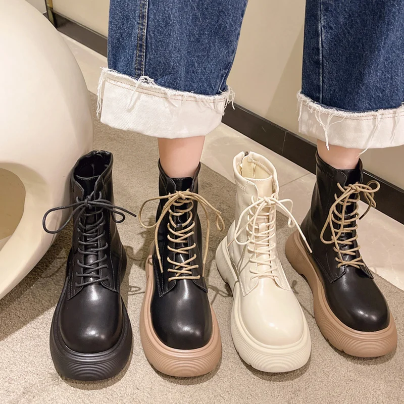 Женские ботильоны на шнуровке белые с круглым носком плоской подошве