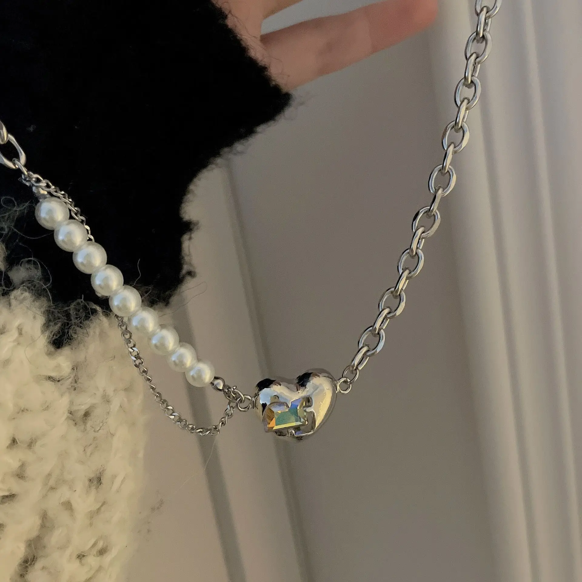

2022 Luxury Silver Color Chain Necklace Pearl Heart Pendant Necklace