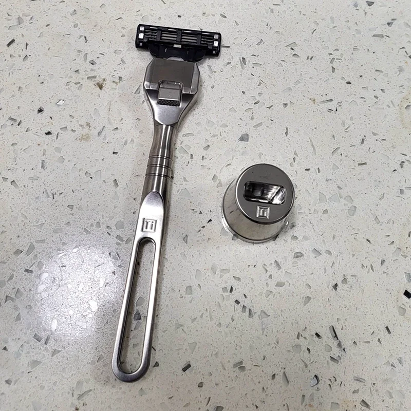 

Бритва VALYRIAN из титанового сплава для мужчин