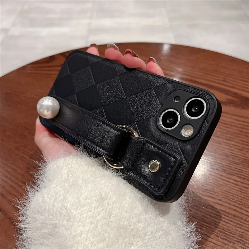 

LUPWAY Luxury Lattice Pearl Wrist Strap Case For iPhone 14 Plus 11 12 13 Pro Max 14 Pro Max Solid Color Shockproof Hard PC Cover