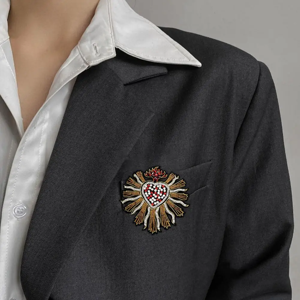 

40%HOT Garment Patch Heart Embroidery Jewelry Rhinestones DIY Badge Clothes Decor