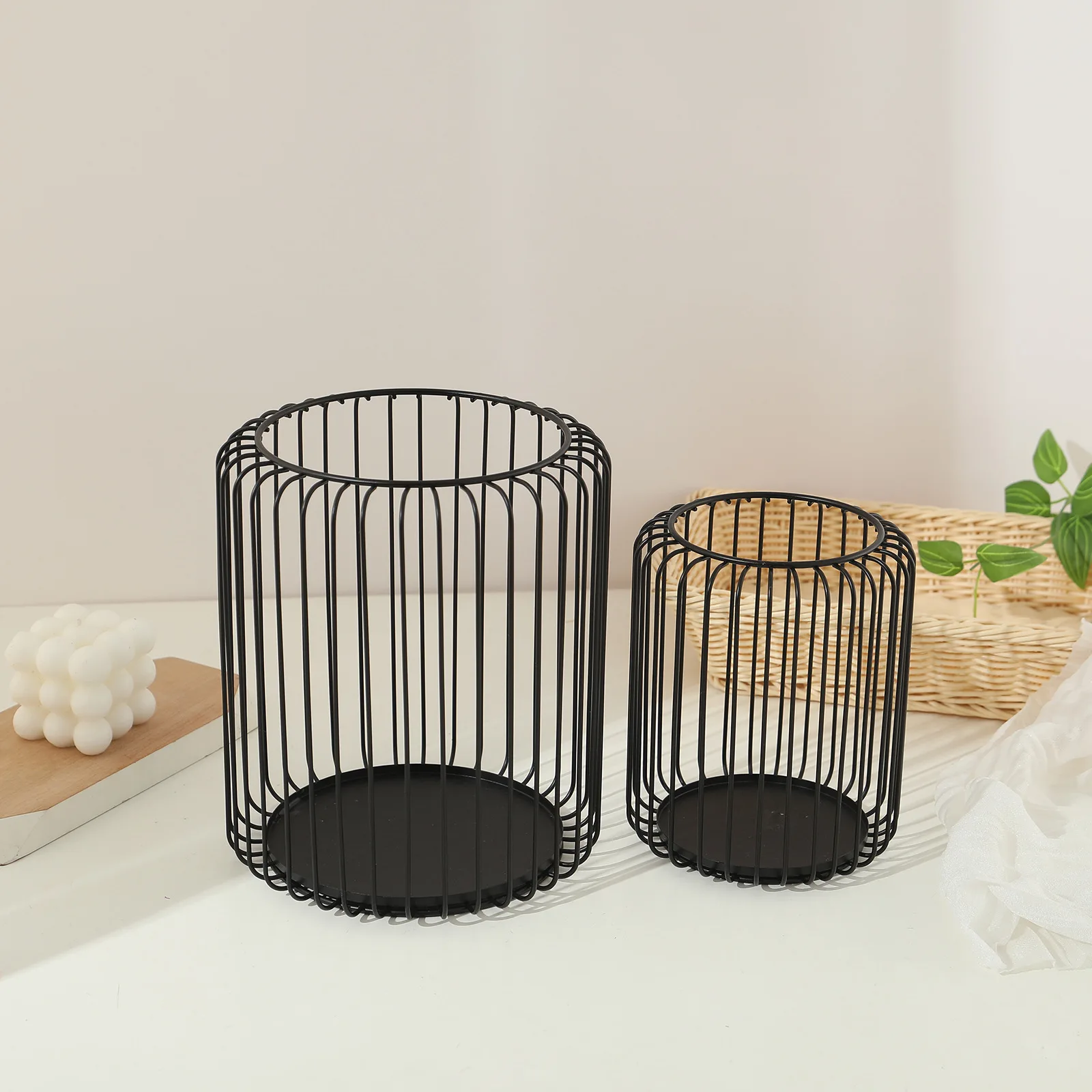 

Современный черный подсвечник в стиле ретро, подсвечник, металлический подсвечник из железной проволоки, подсвечник с орнаментом