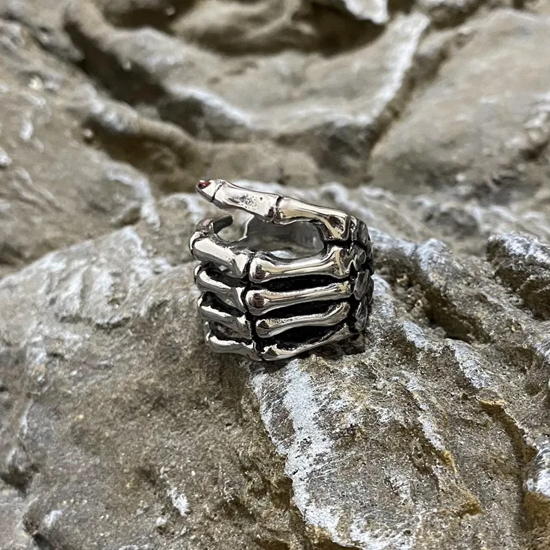 

Classic Skeleton Hands Fashion Stainless Steel Ring Gift For Men Punk Skull Jewelry Vintage Biker Party Hip Hop Gothic Wholesale