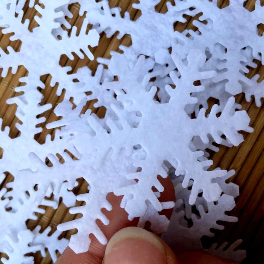 

T-N 100pcs Christmas Snowflake Wool Confetti Artificial Snow Xmas Tree Sticker For Scrapbooking Craft DIY Scrapbooking Decor