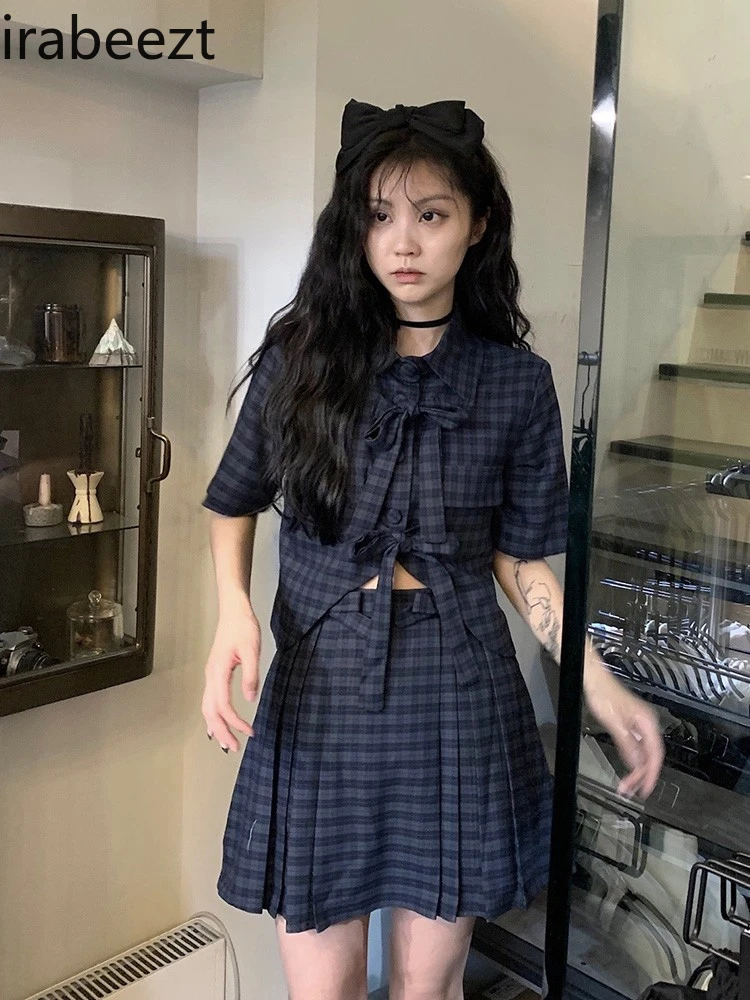 

Женский костюм с юбкой и коротким рукавом, в клетку