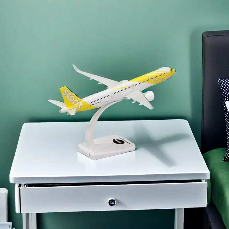 Модель самолета HYINUO A321NEO SCOOT Airlines 1:200 |