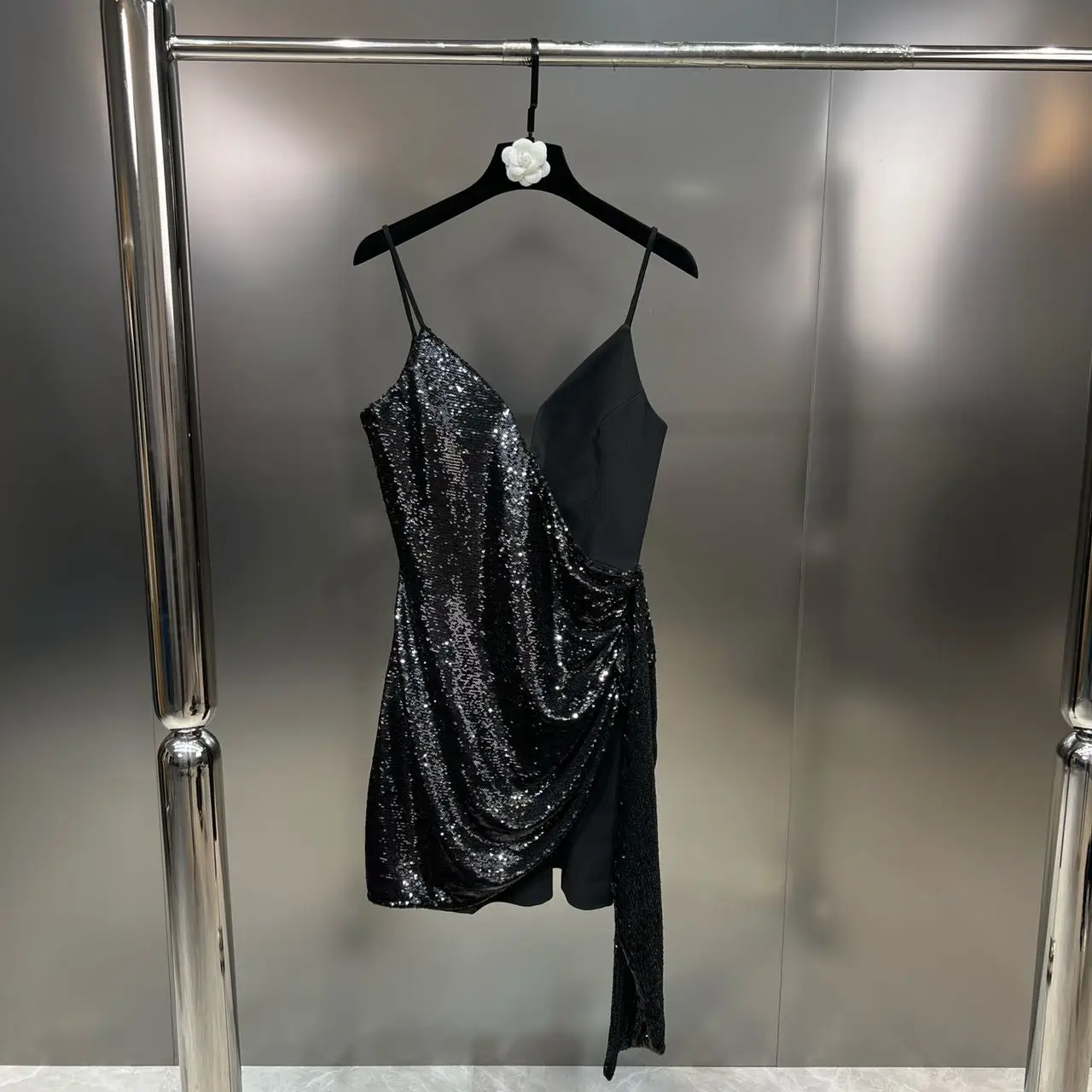

Autumn Women's Deep V-neck Thin Shoulder Strap Heavy-duty Sequin Stitching Temperament Dress