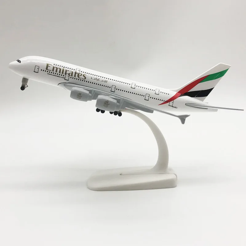 

Модель самолета Emirates Airlines Airbus A380 металл 20 см 1:400