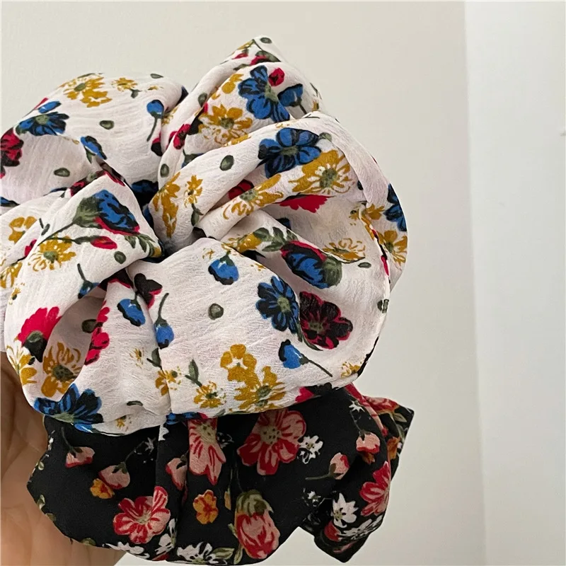 

Fashion Spring And Summer New Floral Fabric Fold Large Intestine Scrunchie Elastic Band Accessories Scrunchies Hair Ties For