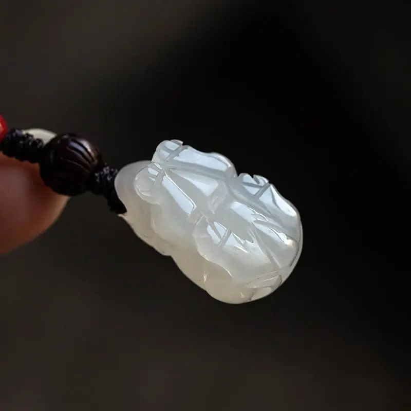 

Natural White Jade Source of Wealth: Pixiu Mobile Phone Chain Pendant Rope Wealth Brings Couple Style Jade Pendant