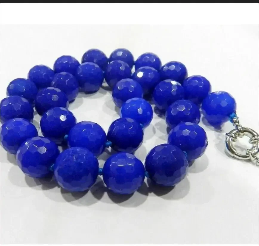 Ожерелье из красивых синих сапфиров с гранеными драгоценными камнями и круглыми