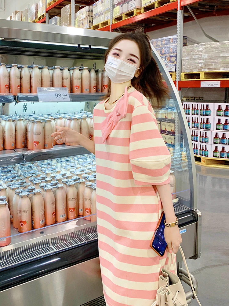 Женское платье-футболка с коротким рукавом круглым вырезом и бантом