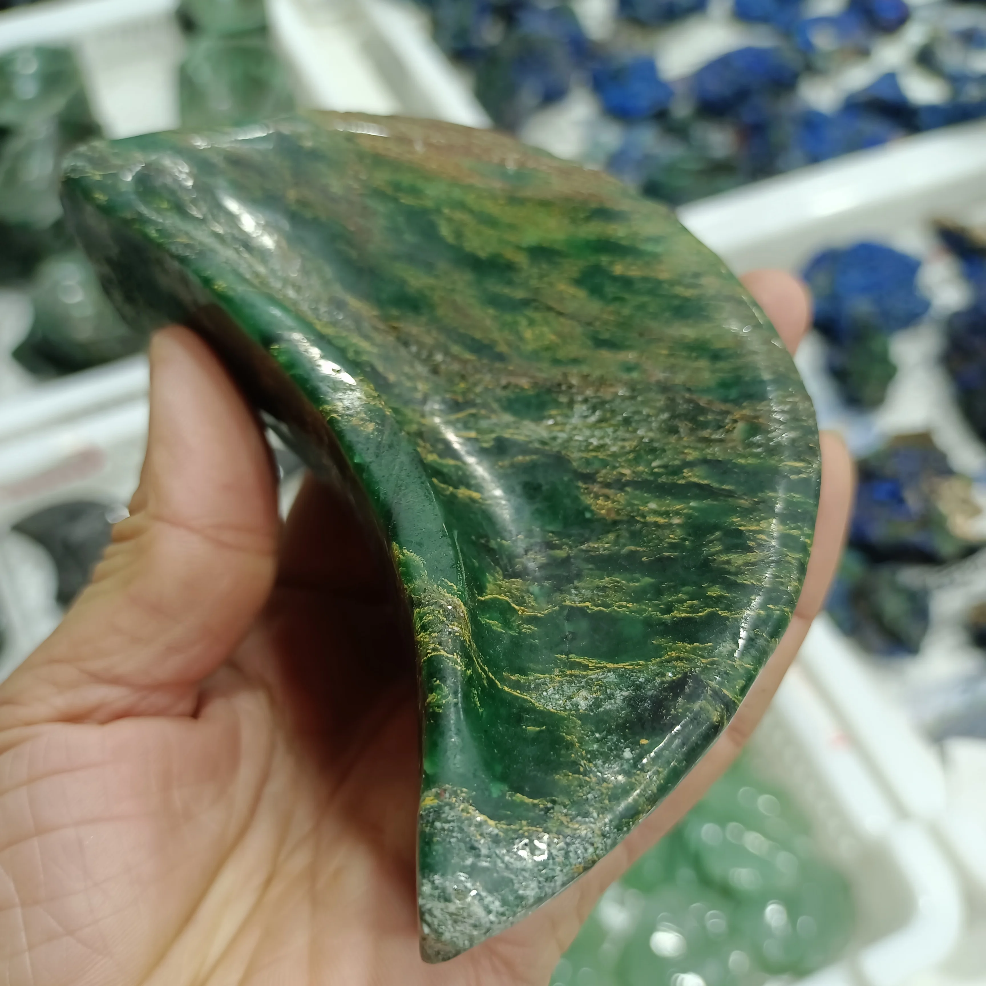 

NATURAL EMERALDS CRYSTAL QUARTZ HAND-CARVED MOON SHAPED ASHTRAY DECORATIVE GIFT