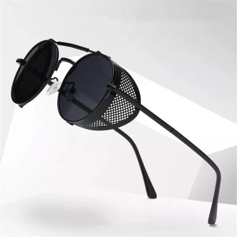 Купи Metal Shield Steampunk Woman Glasses Personality Windshield Sunglasses 2022 Retro Toad Mirror Round Design Men Sunglasses UV400 за 248 рублей в магазине AliExpress