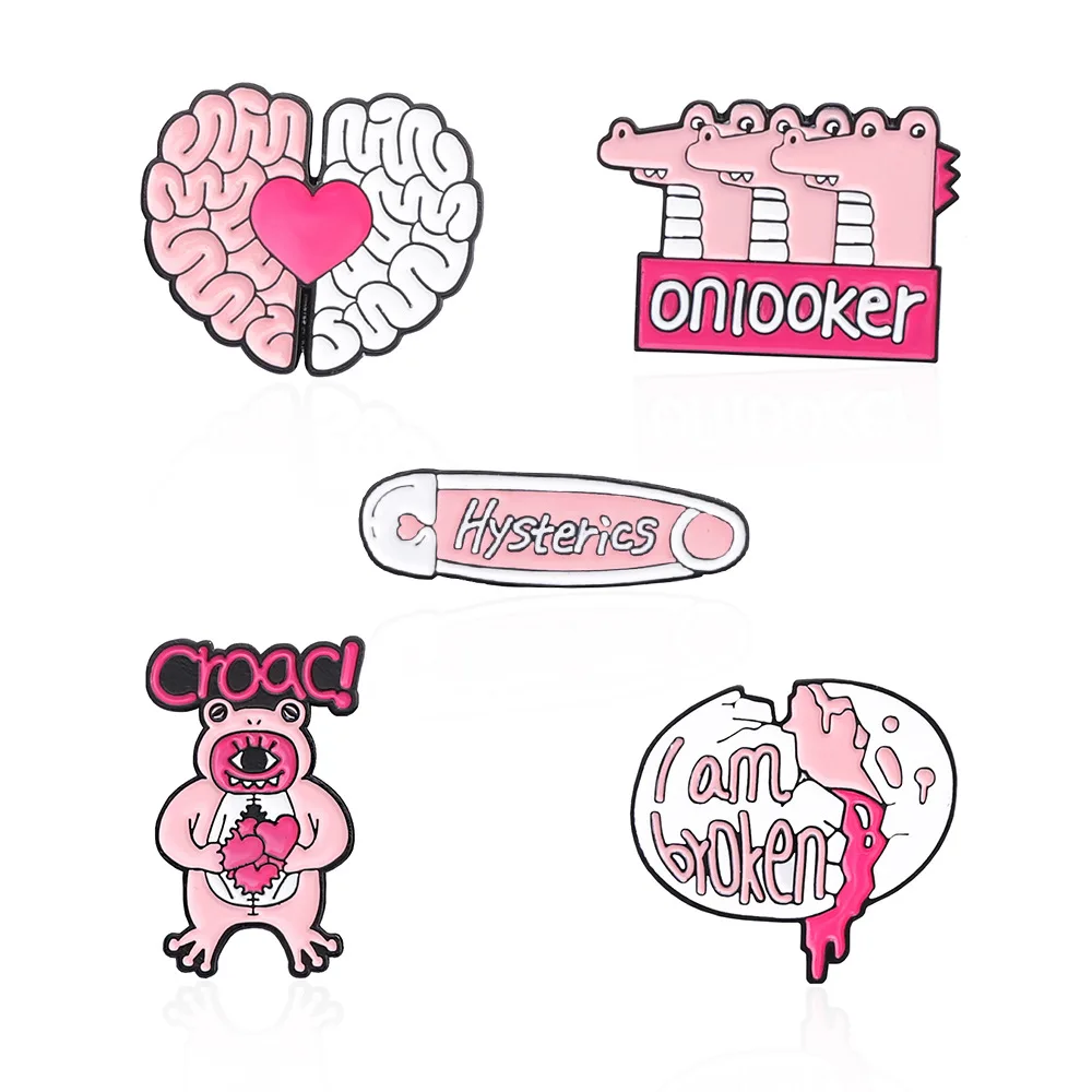 Колпачок мозга и сердца яйца из белый монстр-лягушка открыл живот чтобы раскрыть