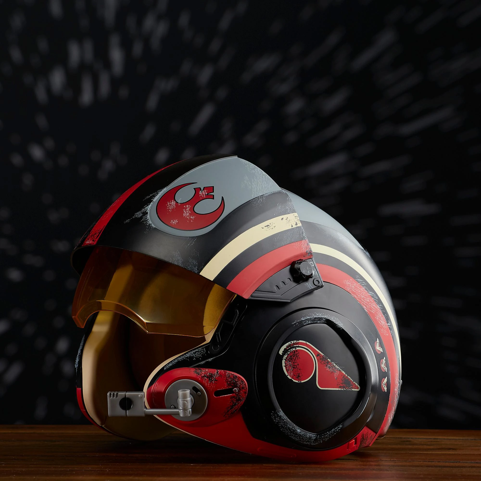 Уникальные шлемы пое. POE Dameron Star Wars шлем. Star Wars Black Series шлем. По Дэмерон в шлеме. По дамерон в шлеме.