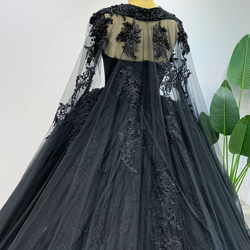 Рисунок 6 - Женское классическое бальное платье с аппликацией