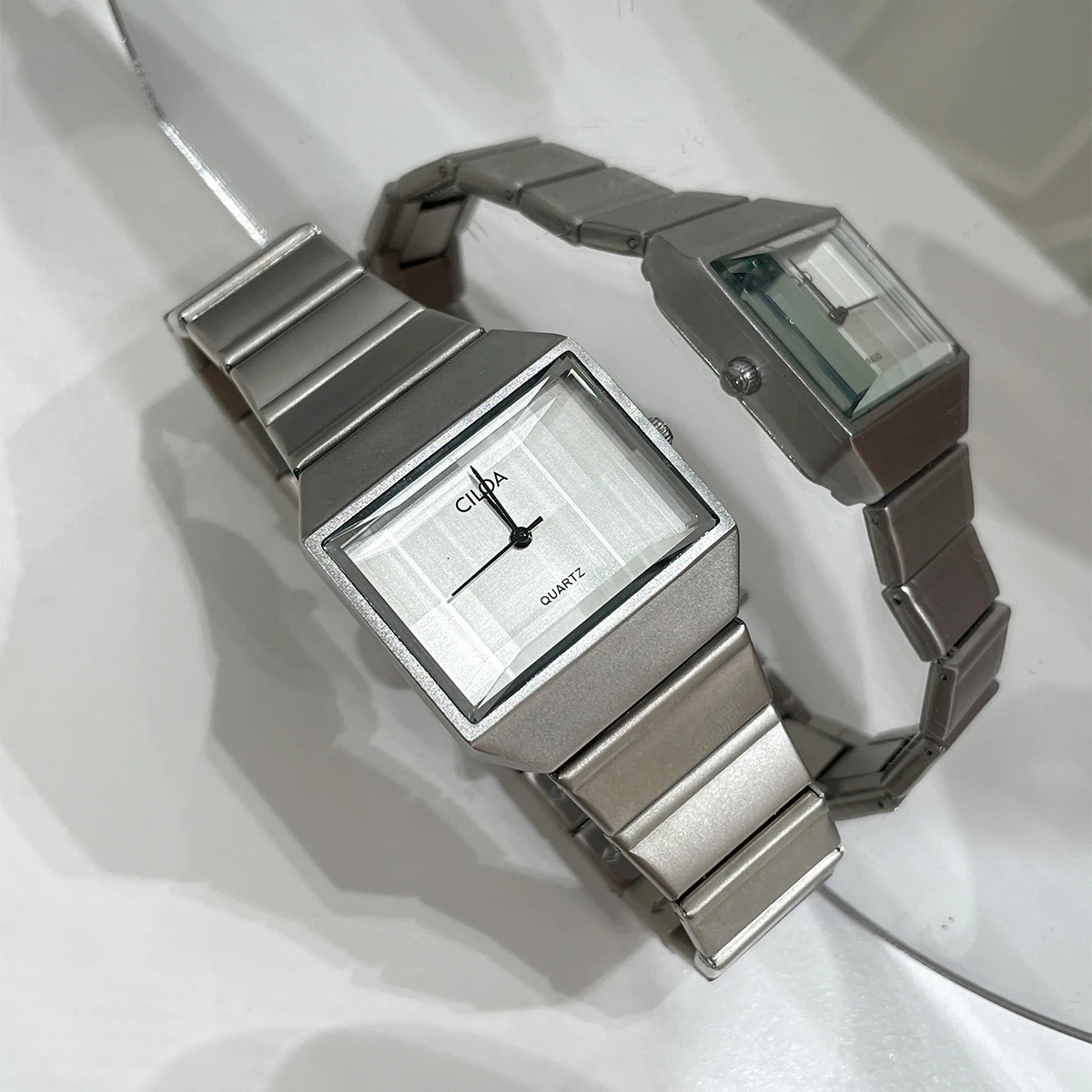 Новое поступление женские часы с сахарным кубиком маленькие и изысканные