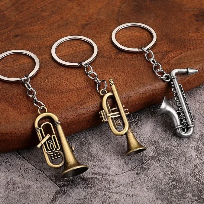 Креативный мини-саксофон брелок для меломана подарок персонализированный