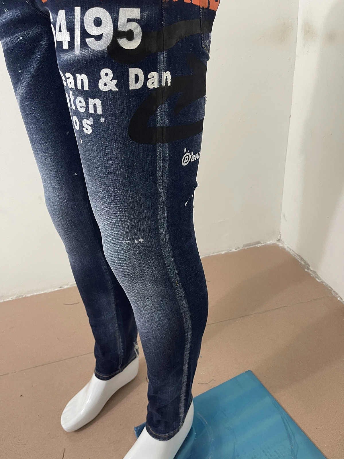 Spring/Summer 2023 new style D2 jeans men wear holes patch paint fashion printing micro-bullet slim small straight jeans