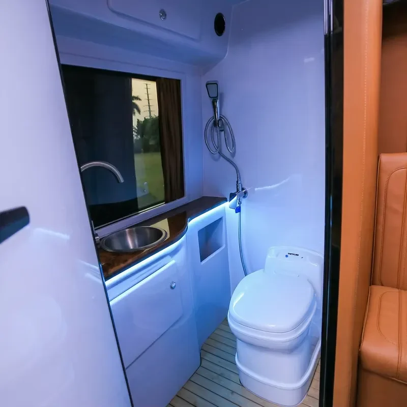 Фото Комплект для переоборудования салона Dingkong Sprinter VIP: кожаные сиденья капитана цвета тан с потолком «звездное небо» и атмосферной подсветкой. |   Индивидуальное производство по заказу (OEM) №3