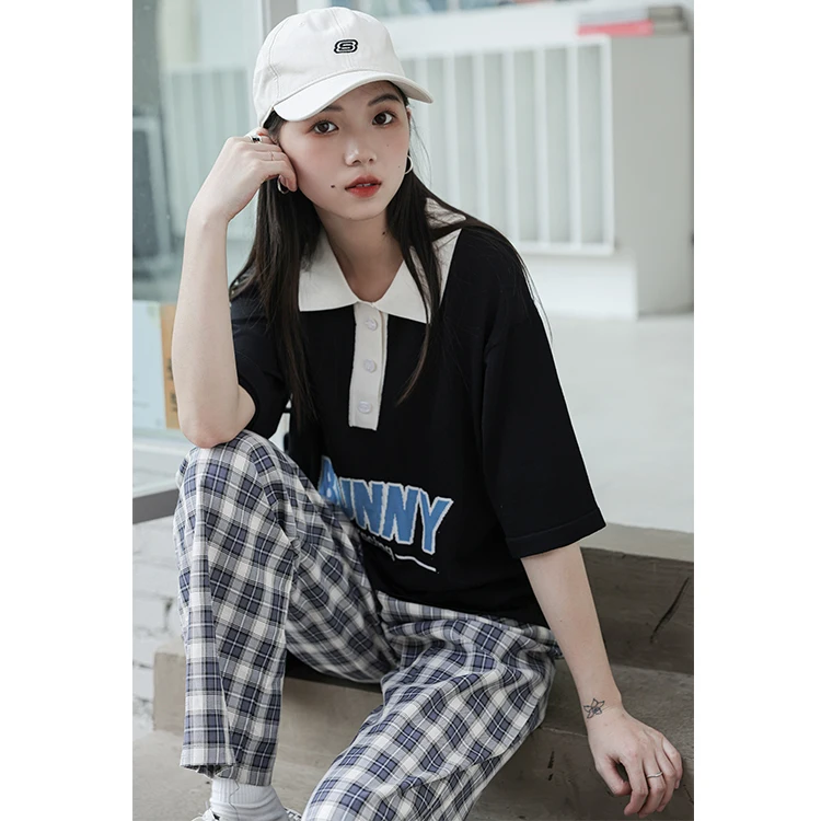 

Женская свободная тонкая трикотажная жаккардовая футболка с коротким рукавом и надписью